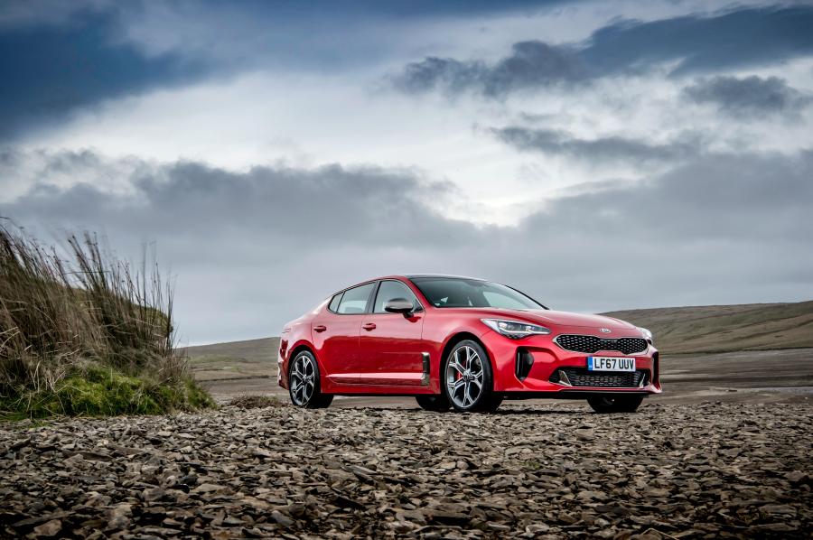  Kia Stinger GTS (CK) 2017 года  (UK) (фото 18 из 40)